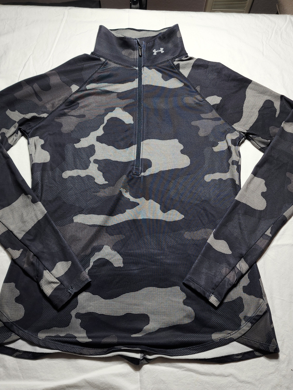 Under Armour Men’s Black & Gray Camo Quarter-Zip Performance Top